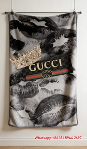 Gucci Queen’s Kiss throw Blanket Gucci Crown & Kisses Tapestry IMG_2728